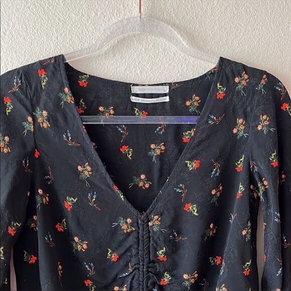 Urban Outfitters Deep V Cinched Floral Top - Picture 8 of 13